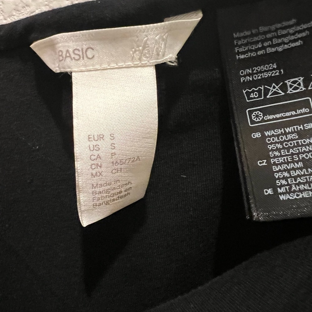 H&M Classic Black Pencil Skirt - Picture 2 of 2